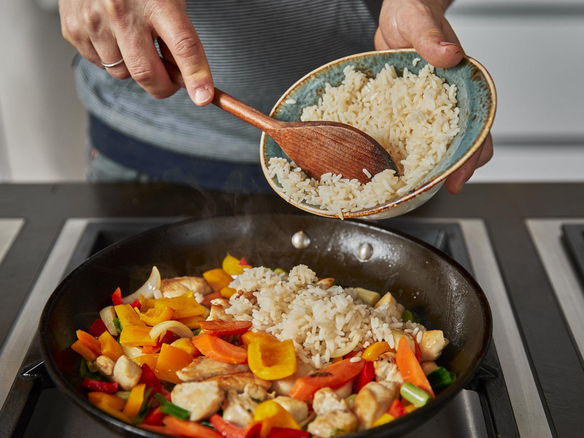 Vermengte Hähnchen Reis Pfanne