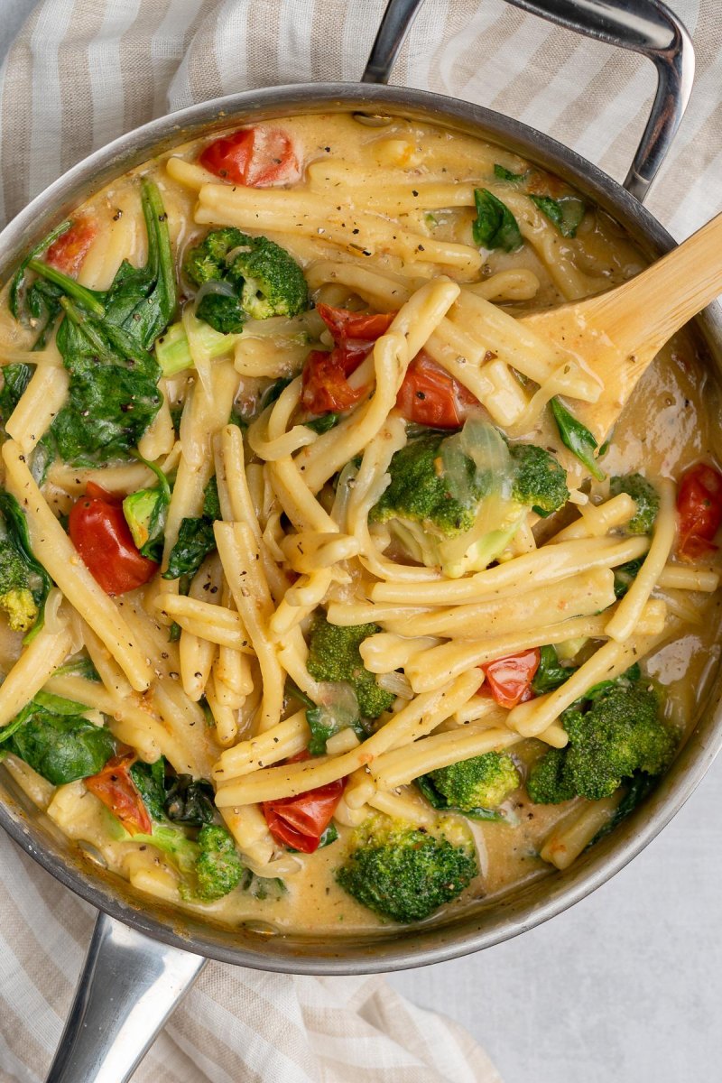 Cremige vegane Pasta im Topf