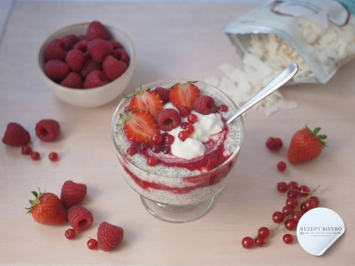 Himbeer Chia Pudding Mit Kokosflocken – Cremig Über Nacht