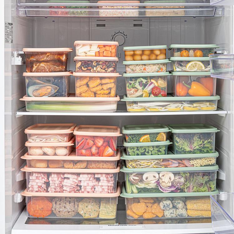 Kühlschrank mit Meal Prep Boxen