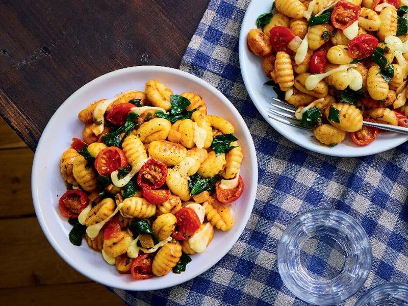 Familienessen mit Gnocchi