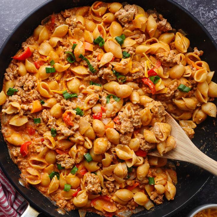 Taco Pasta in der Pfanne zubereiten