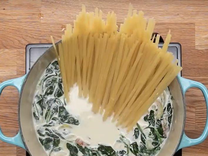 One Pot Pasta im Topf gekocht
