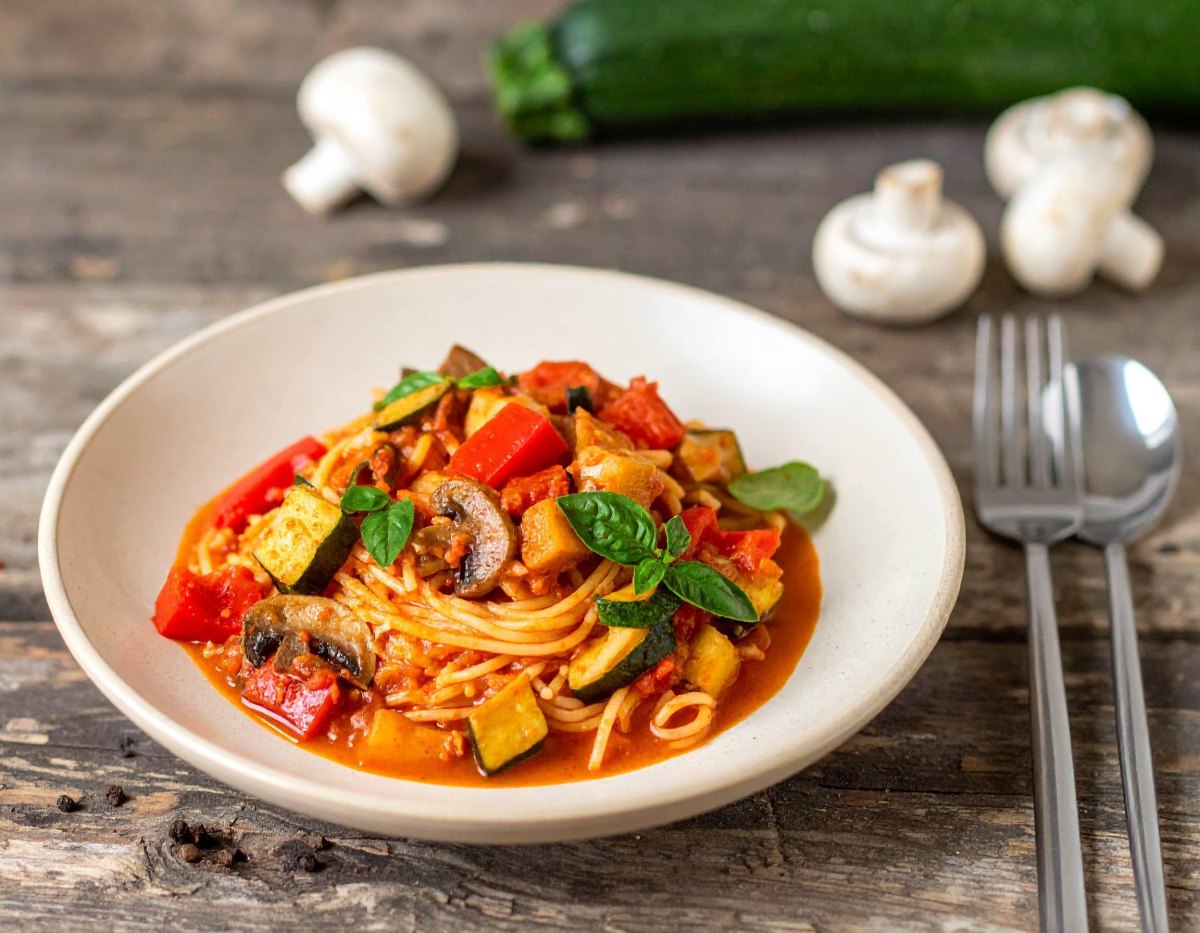 Vegane Pasta mit Kräutern Gemüse