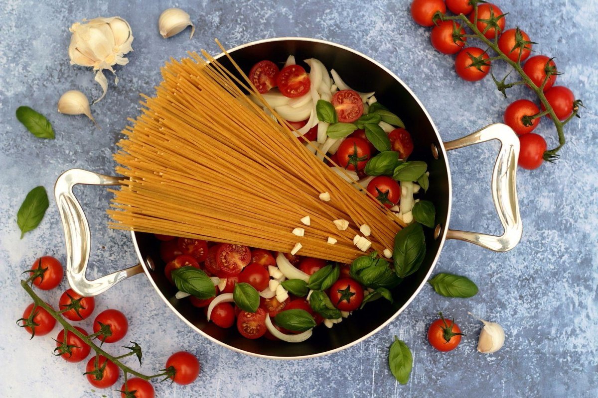 Vegane One Pot Tomatenpasta einfach zubereiten